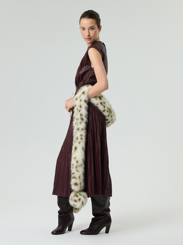 Шарф под песца с помпоном